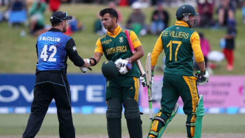 AB de Villiers made an unbeaten 89 to guide South Africa(green) a win against New Zealand(black) &Acirc;&copy; Getty Images