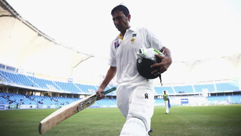 Younis Khan reached his 3rd consecutive century &copy; Getty Images