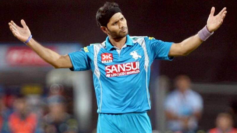 Veteran pacer Ashoke Dinda (picture above) was also unplayable during his first spell with only Manishankar Murasingh providing some resistance &copy; IANS (File Photo)