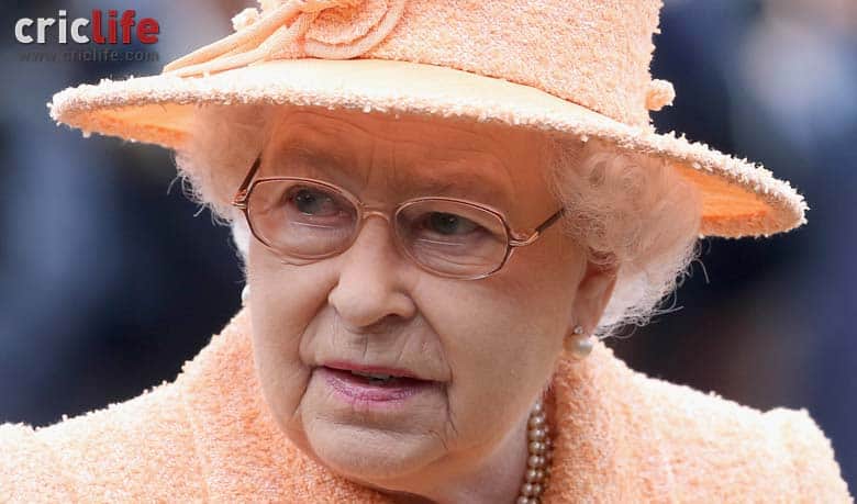 Queen Elizabeth II sends condolences to Phil Hughes’ family