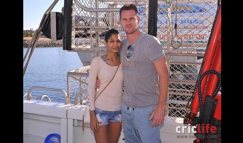 Shaun Tait and wife Mashoom go shark diving with the World Cup!