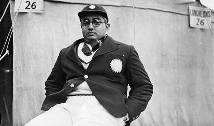 Indian skipper takes bribery to a new level in cricket!