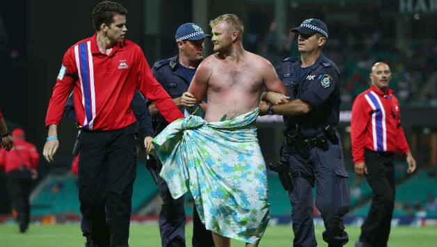 Streaking in a nude cricket match! - Cricket Country