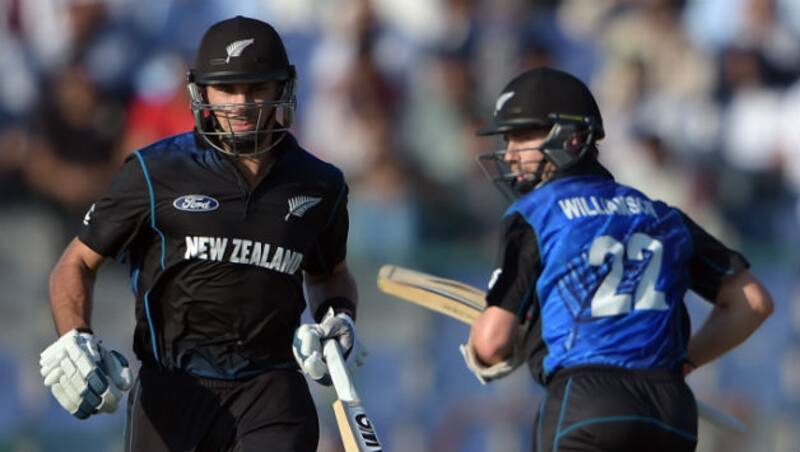 Dean Brownlie and Kane Williamson running between the wickets during their 66-run partnership for the second wicket © AFP