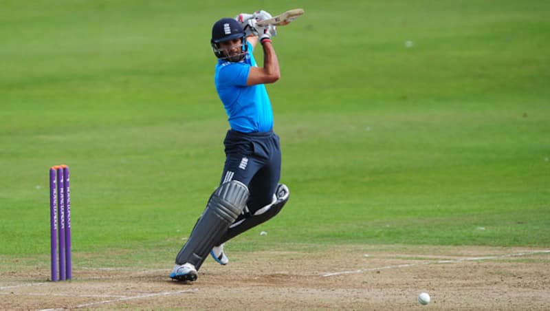Ravi Bopara was bowled by a ball that did not bounce much &copy; Getty Images (File Photo)