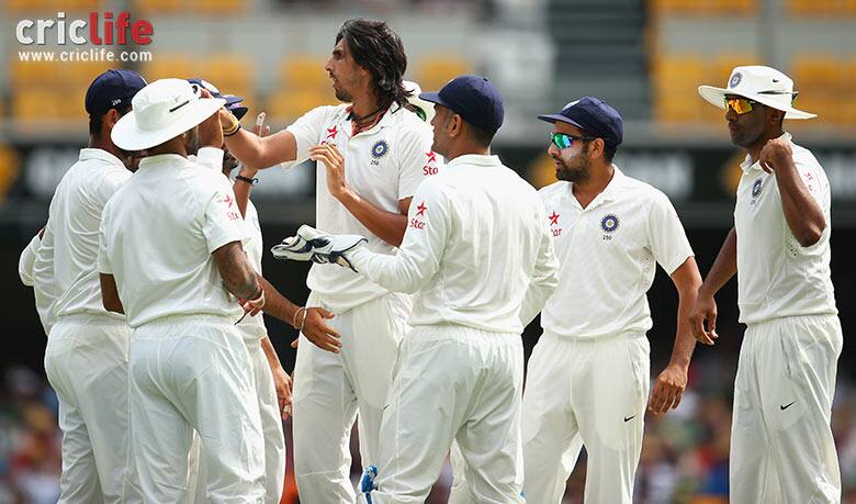 Ishant-Sharma-of-India-celebrates-dismissing-David-Warner-2