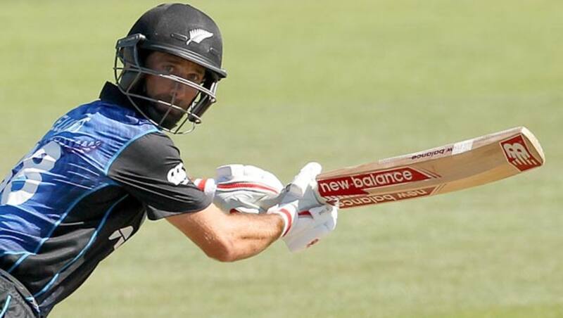 Grant Elliott scored his second ODI hundred and picked up two crucial wickets in the fifth ODI against Sri Lanka at Dunedin &copy; Getty Images
