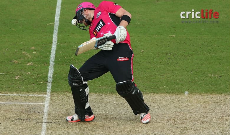 Riki Wessels gets hit on helmet during BBL semi-final