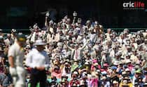 Group of 300 Richie Benauds throng Sydney Cricket Ground