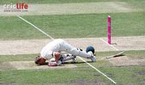 David Warner pays emotional tribute to Phil Hughes after reaching 63 at Sydney