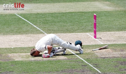 David Warner pays emotional tribute to Phil Hughes after reaching 63 at Sydney