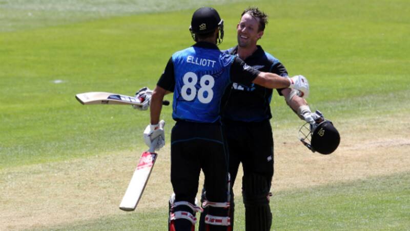 Luke Ronchi (right) and Grant Elliott forged a record-breaking 267-run partnership &Acirc;&copy; Getty Images