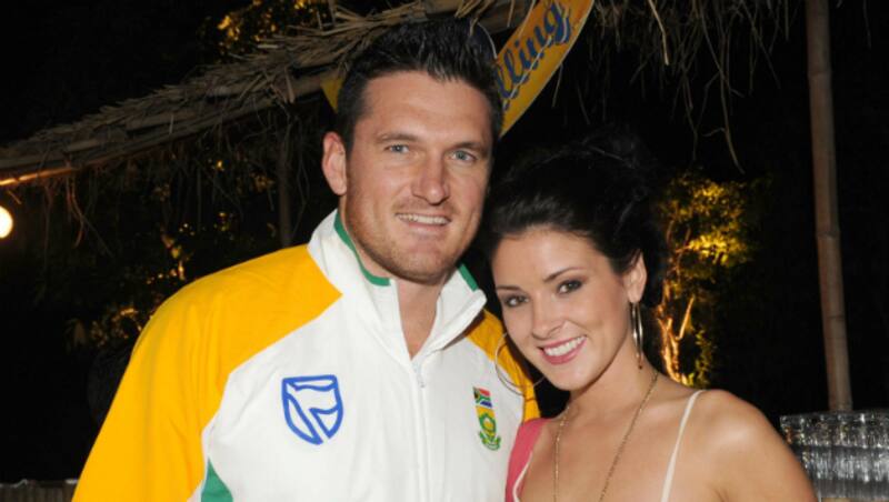 Graeme Smith (left) with wife Morgan Deane &Acirc;&copy; Getty Images