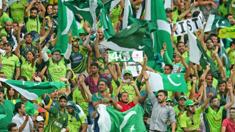 Pakistan-supporters-wave-their-flags