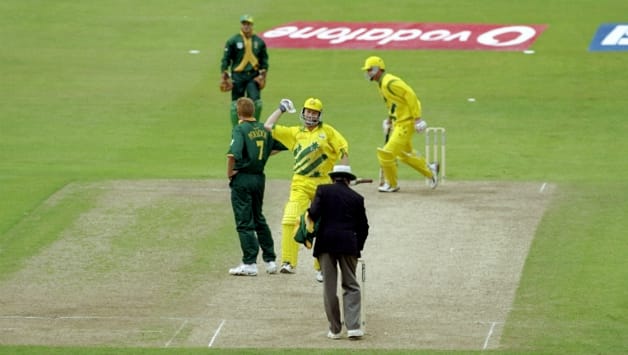 Steve Waugh punches the air after leading Australia to victory during the Super Six encounter against South Africa in the ICC World Cup 1999 © Getty Images