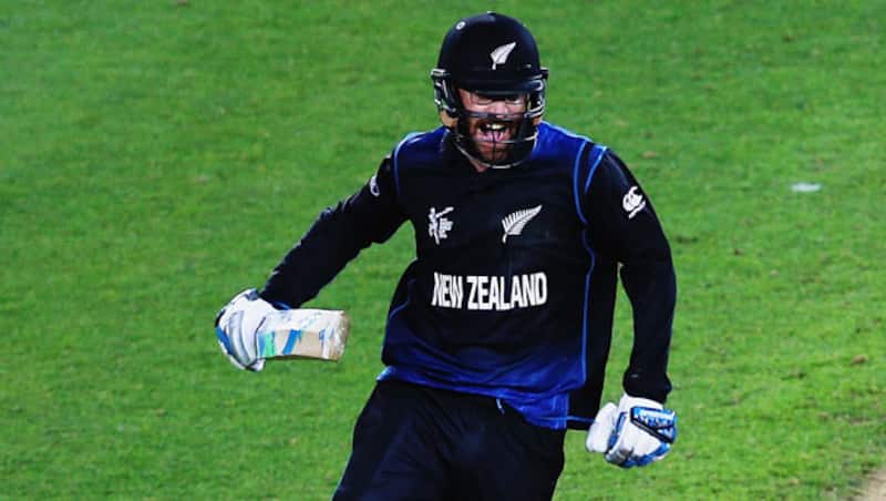 Daniel Vettori (above) was dismissed form mere nine by fast-bowler, Mitchell Johnson after being bowled by him © Getty Images