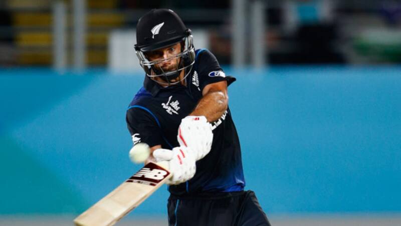 Grant-Elliott-of-New-Zealand-hits-the-winning-runs-58