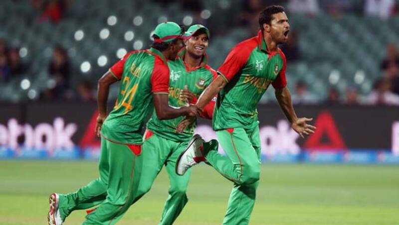 Bangladesh celebrate after sealing victory over England &copy; Getty Images