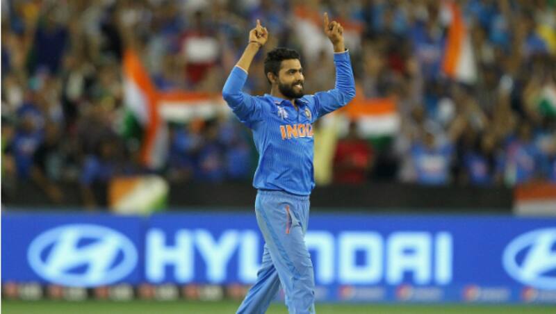 Darren Sammy was dropped on seven by all-rounder, Ravindra Jadeja, going for a high catch &copy; Getty Images
