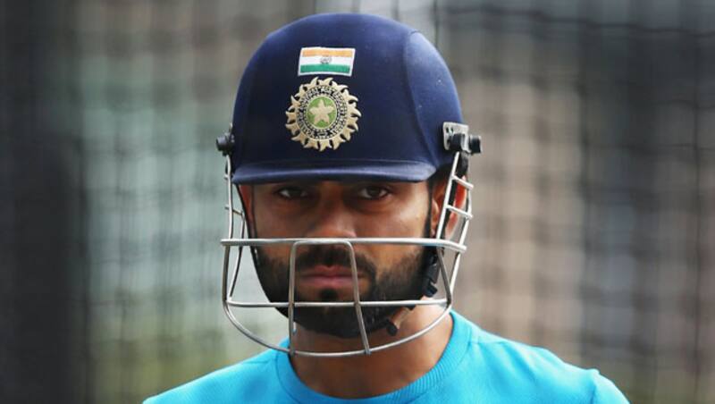 Virat-Kohli-of-India-looks-on5