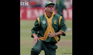 ICC should stop coaches interacting with on-field players; time to legalise electronic communication between captain and coach