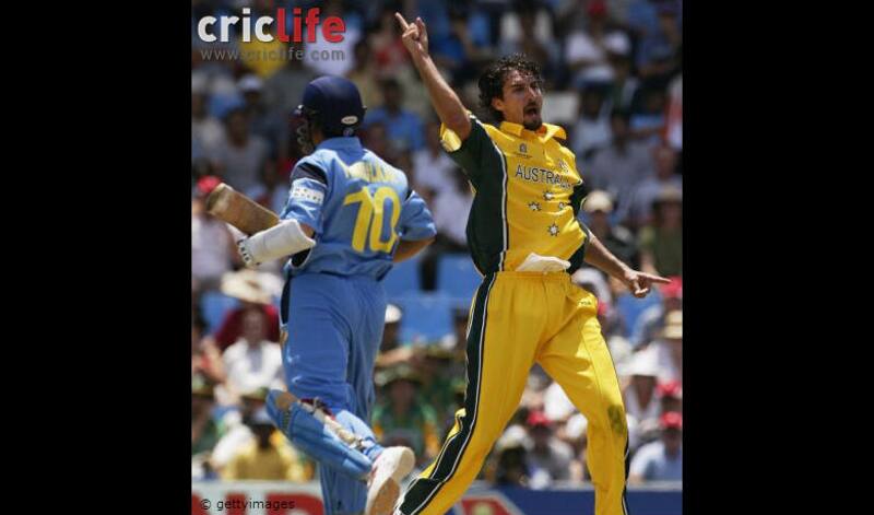Jason Gillespie gets the wicket of Sachin Tendulkar