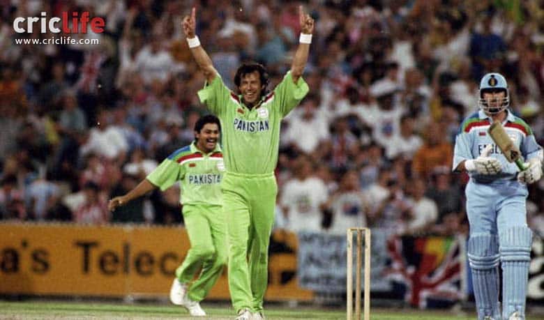 Imran Khan celebrates after taking the wicket of Richard Illingworth of England in the 1992 World Cup Final at Melbourne Cricket Ground © Getty Images