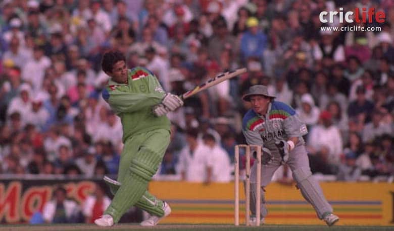 Inzamam-ul-Haq en-route to his match-winning 60 against New Zealand in semi-final of the 1992 World Cup at Eden Park, Auckland © Getty Images