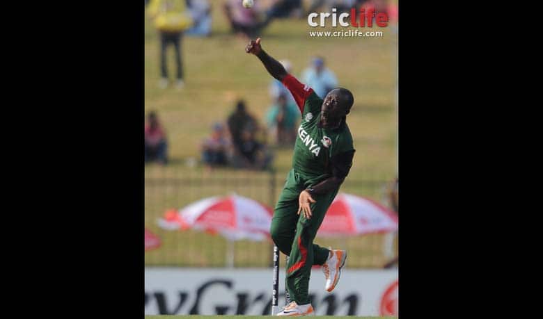 Steve Tikolo bowls during a match against Pakistan at Hambantota in the ICC Cricket World Cup 2011 © Getty Images