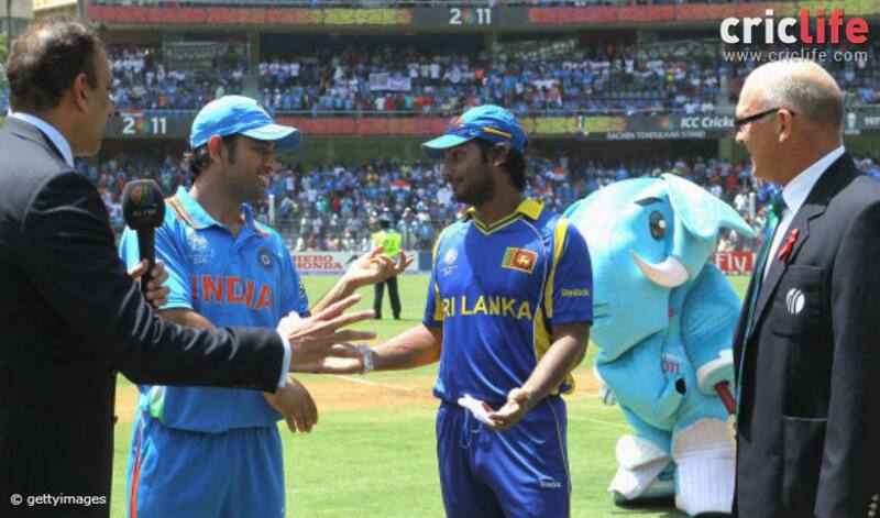 MS Dhoni and Kumar Sangakkara agree to a re-toss of the coin after confusion over the first one 