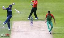 Richie Berrington obstructs boundary from non-striker’s end