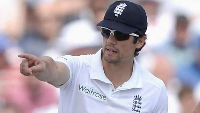 Warne believes Cook will lead his side more confidently if the latter regains his form &copy; Getty Images