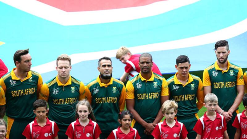 Vernon Philander is in the thick of things again &Acirc;&copy; Getty Images
