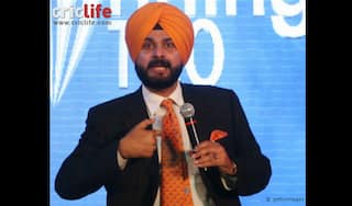 OMG! What did Navjot Sidhu do!