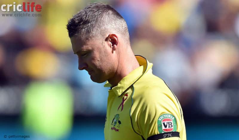 Michael Clarke entering the ground with black arm band in memory of the late cricketer Phillip Hughes