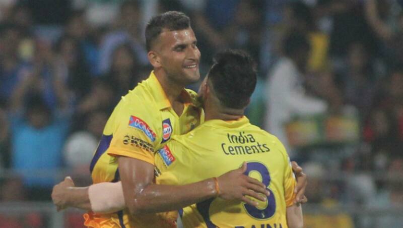 Ishwar Pandey light up the CSK bowling attack in a low-scoring tie against DD &copy; IANS