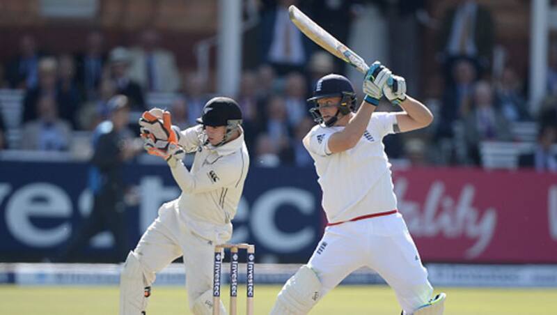 Jos Buttler is not out on xx at the end of Day One &copy; Getty Images
