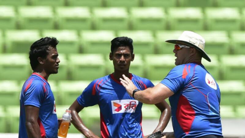 Rubel Hossain (extreme left) with Mustafizur Rahman and Heath Streak (extreme right) &Acirc;&copy; AFP 