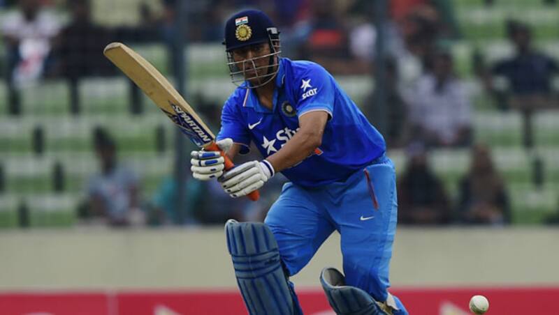 Anjum Chopra said that there is no need for limited-overs skipper MS Dhoni (above) to relinquish captaincy &Acirc;&copy; AFP