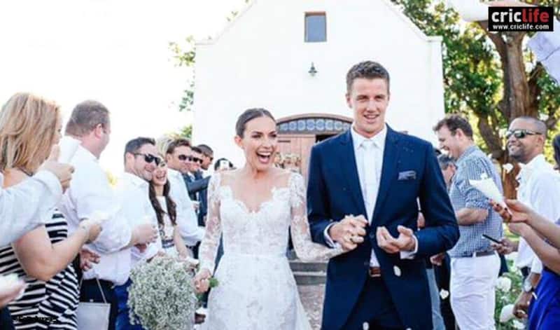 Morne and Kelly on their wedding day.