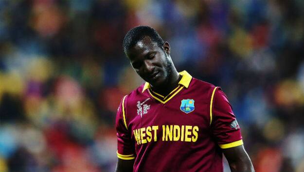 Darren-Sammy-of-West-Indies-comes-off-the-field2.jpg