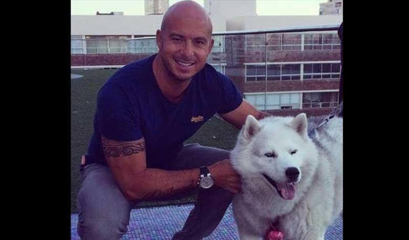 Herschelle Gibbs with his pet.