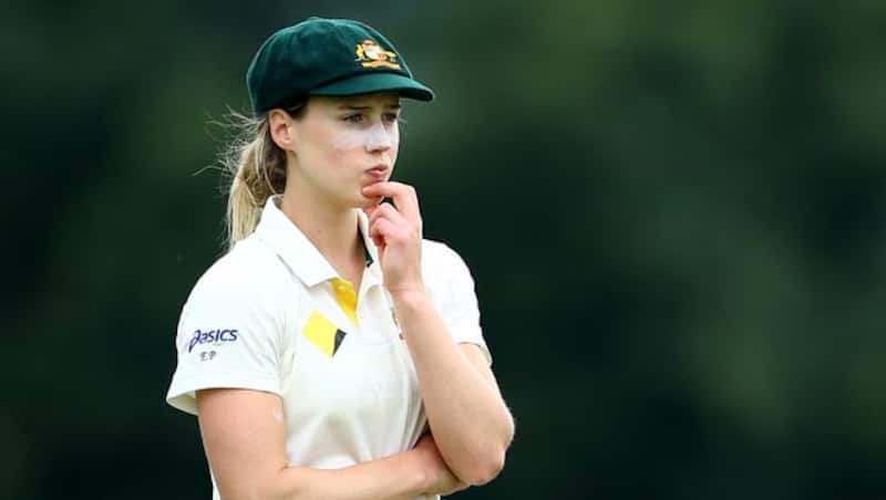 Ellyse Perry took 6-32 and broke the backbone of English batting © Getty Images