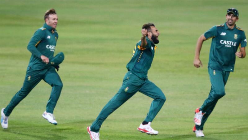 Imran Tahir (centre) celebrates the dismissal of Kane Williamson with AB de Villiers (left) and David Wiese &Acirc;&copy; Getty Images