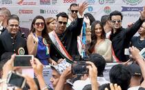 Virender Sehwag enthrals New York City at India Day parade