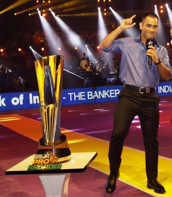 MS Dhoni’s ‘thigh-five’ at the Pro Kabaddi Final