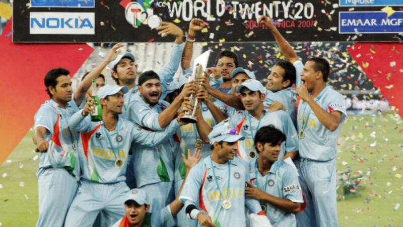 India lift the trophy after defeating Pakistan by five runs in the final of the ICC World T20 2007 &Acirc;&copy; Getty Images