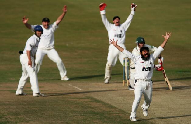 Mushtaq Ahmed removes the biggest thorn in Sussex's flesh © Getty Images