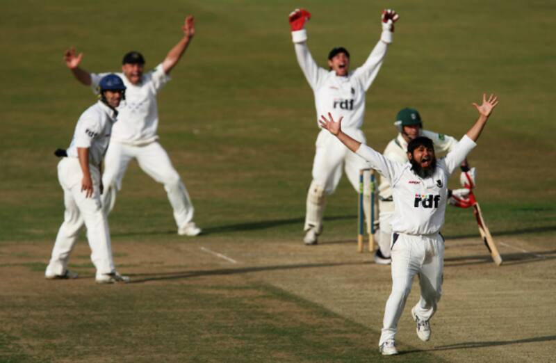Mushtaq Ahmed removes the biggest thorn in Sussex's flesh &copy; Getty Images