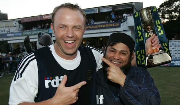 The General and his Titan: Chris Adams (left) celebrates the Championship title with Mushtaq Ahmed © Getty Images